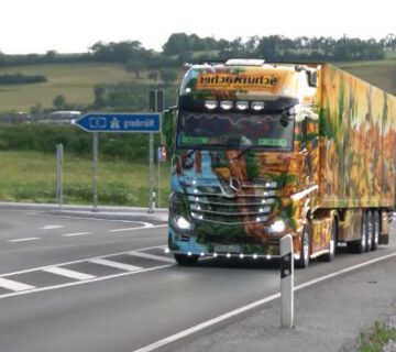 تعرفه حمل اثاث منزل اصفهان | 06 پشت دارای چمنزارهای سرسبز