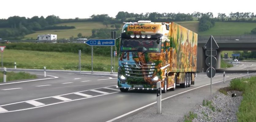 تعرفه حمل اثاث منزل اصفهان | 06 پشت دارای چمنزارهای سرسبز